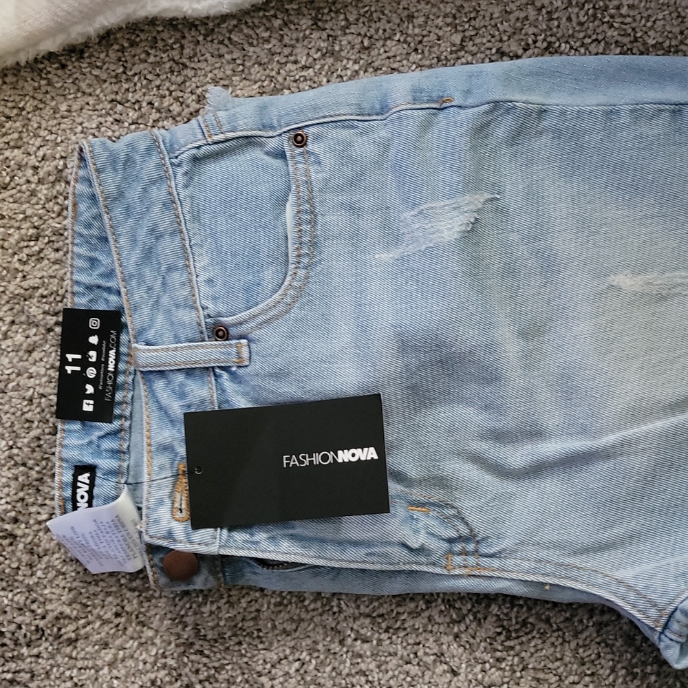 Distressed ankle jeans